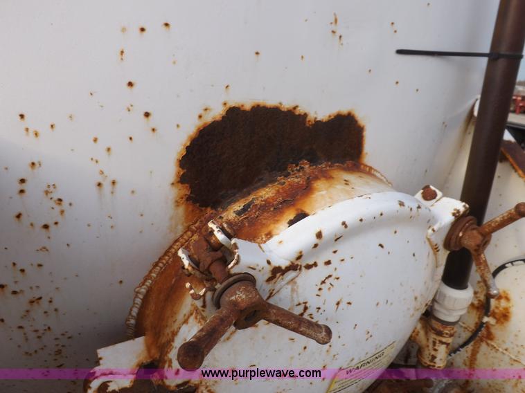 image for item F6415 1997 Pioneer fabricating vacuum trailer