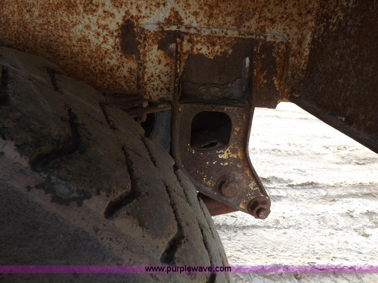 image for item F6415 1997 Pioneer fabricating vacuum trailer