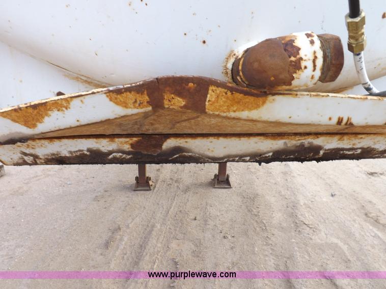 image for item F6415 1997 Pioneer fabricating vacuum trailer