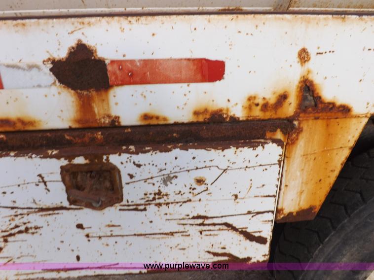 image for item F6415 1997 Pioneer fabricating vacuum trailer