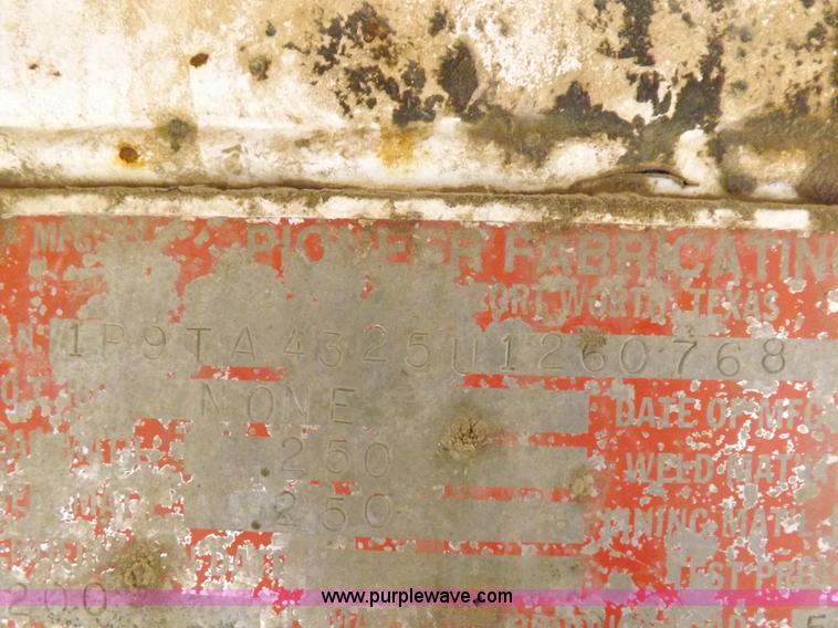 image for item F6415 1997 Pioneer fabricating vacuum trailer