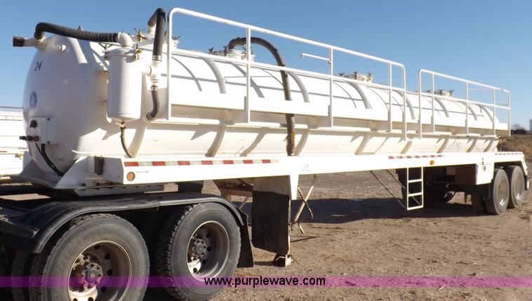 image for item F6416 2005 Dragon vacuum trailer