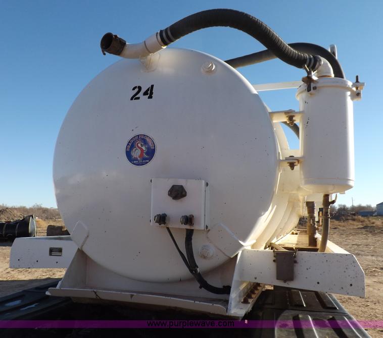 image for item F6416 2005 Dragon vacuum trailer