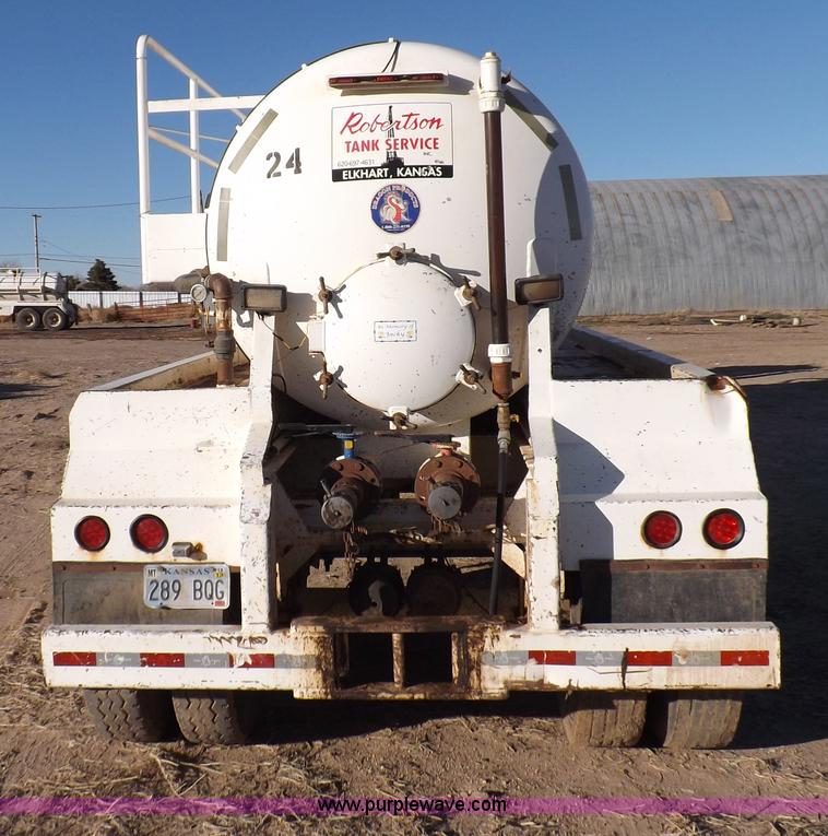 image for item F6416 2005 Dragon vacuum trailer