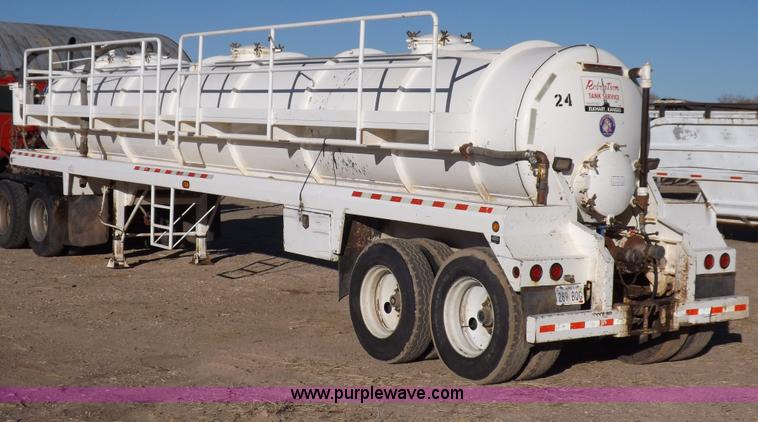 image for item F6416 2005 Dragon vacuum trailer