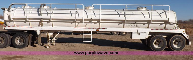 image for item F6416 2005 Dragon vacuum trailer