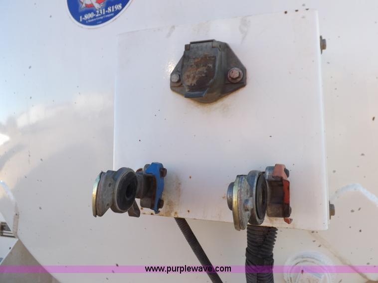 image for item F6416 2005 Dragon vacuum trailer