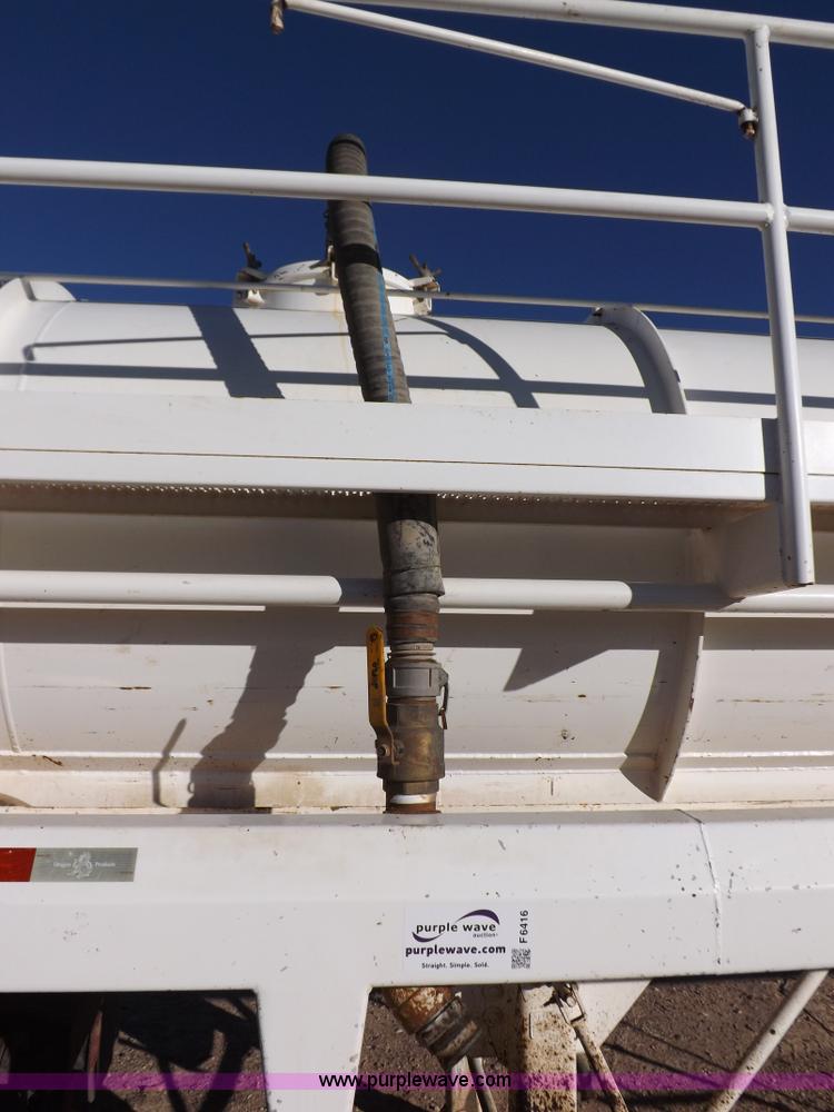 image for item F6416 2005 Dragon vacuum trailer