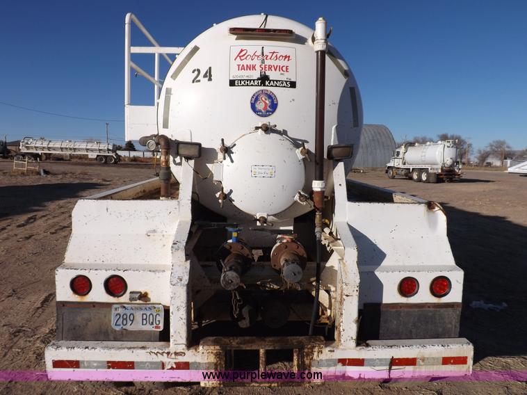 image for item F6416 2005 Dragon vacuum trailer