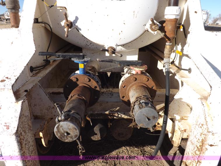 image for item F6416 2005 Dragon vacuum trailer