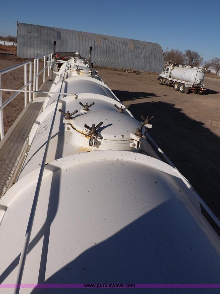 image for item F6416 2005 Dragon vacuum trailer