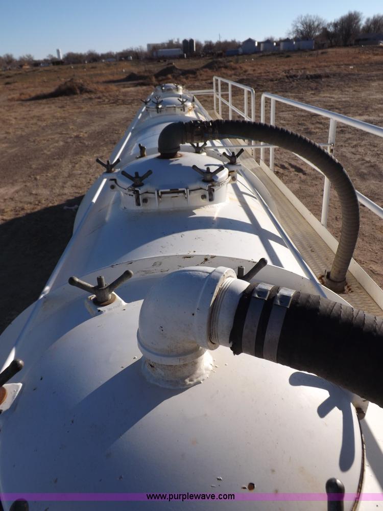 image for item F6416 2005 Dragon vacuum trailer