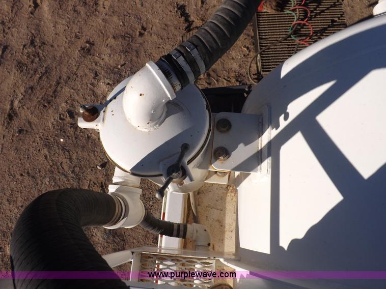 image for item F6416 2005 Dragon vacuum trailer