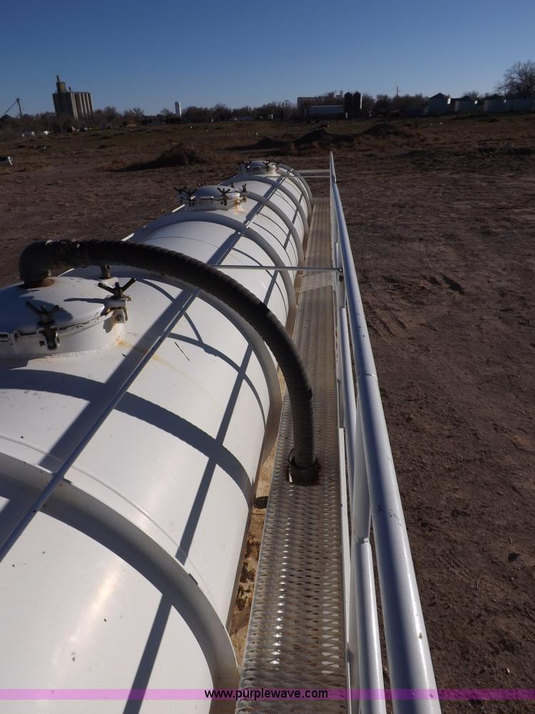 image for item F6416 2005 Dragon vacuum trailer