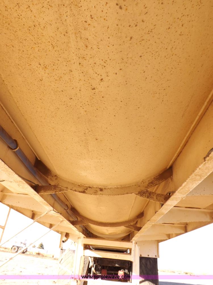 image for item F6416 2005 Dragon vacuum trailer