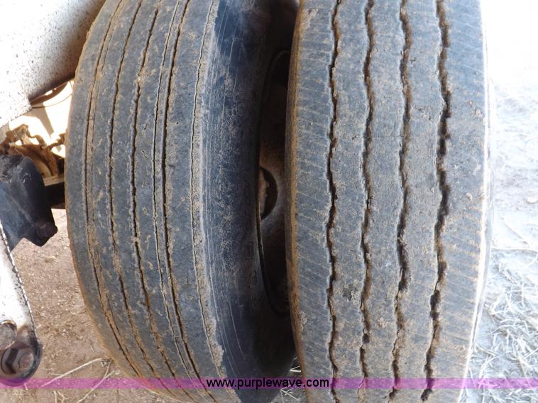 image for item F6416 2005 Dragon vacuum trailer