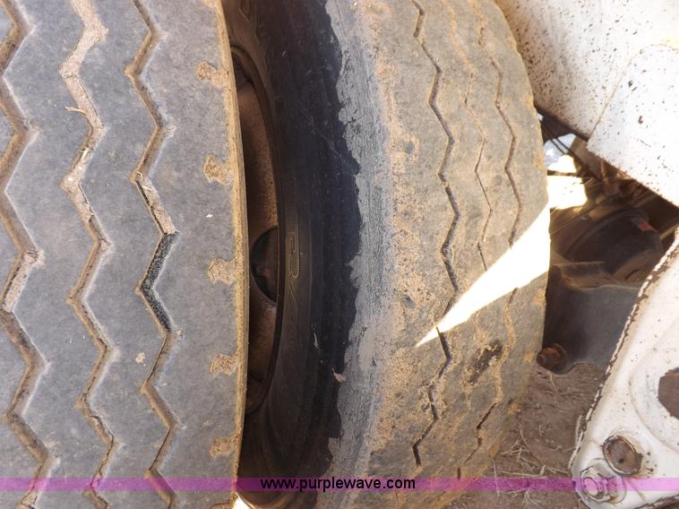 image for item F6416 2005 Dragon vacuum trailer