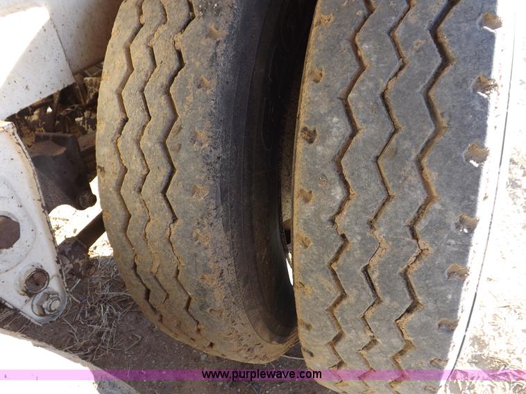 image for item F6416 2005 Dragon vacuum trailer