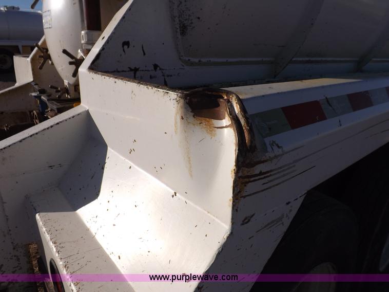 image for item F6416 2005 Dragon vacuum trailer