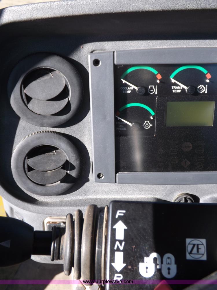 image for item F6417 John Deere 644J loader