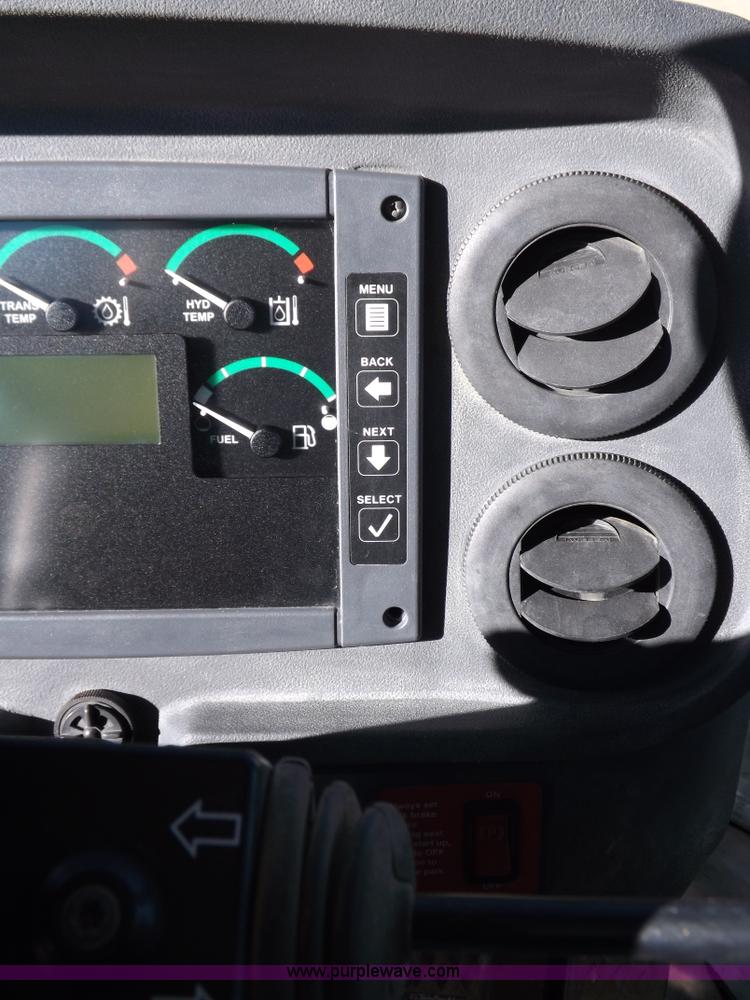 image for item F6417 John Deere 644J loader