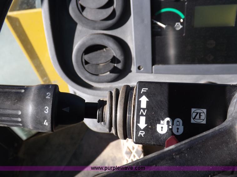 image for item F6417 John Deere 644J loader