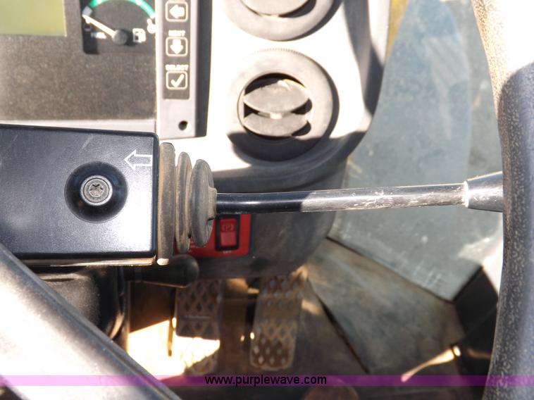 image for item F6417 John Deere 644J loader