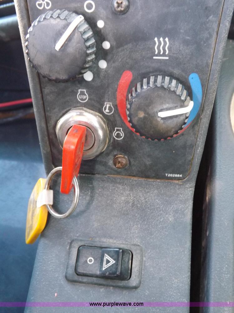 image for item F6417 John Deere 644J loader