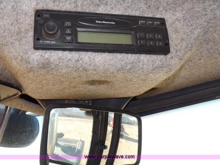 image for item F6417 John Deere 644J loader