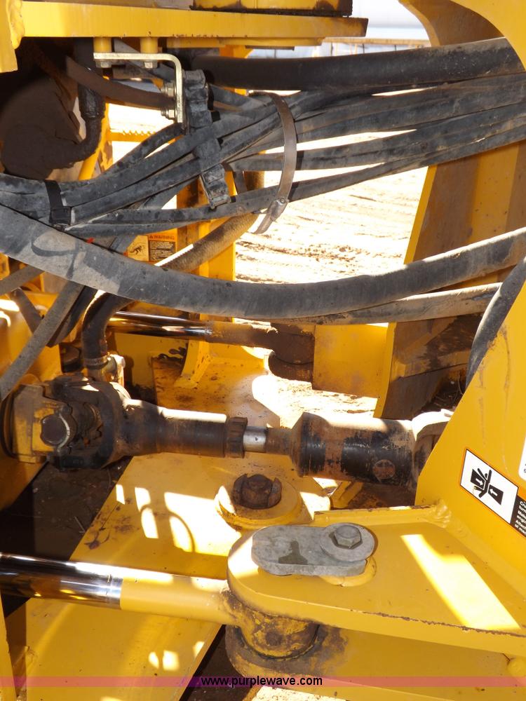 image for item F6417 John Deere 644J loader