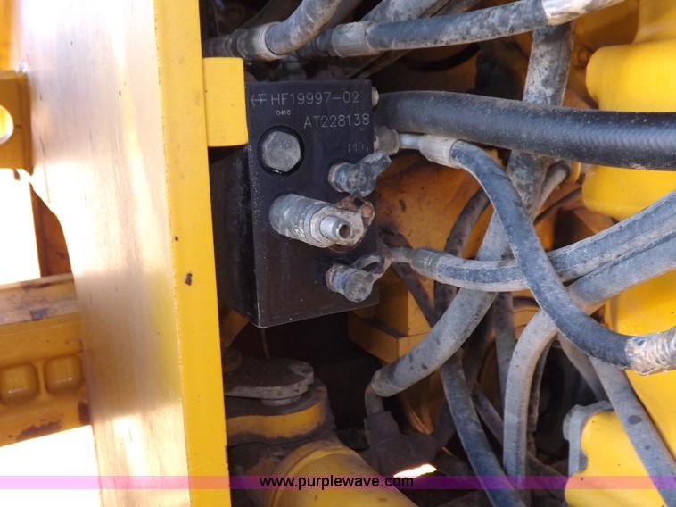 image for item F6417 John Deere 644J loader