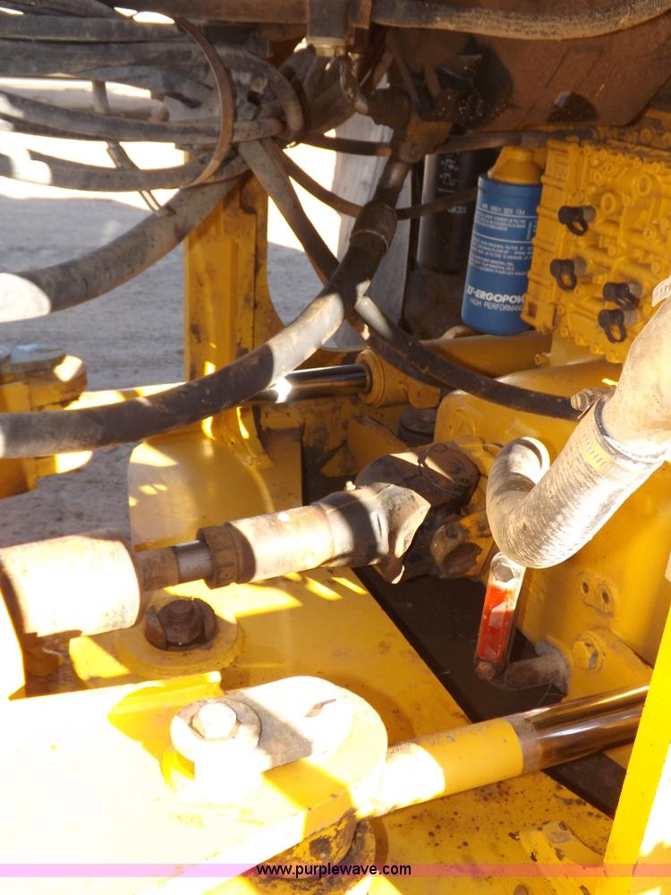 image for item F6417 John Deere 644J loader