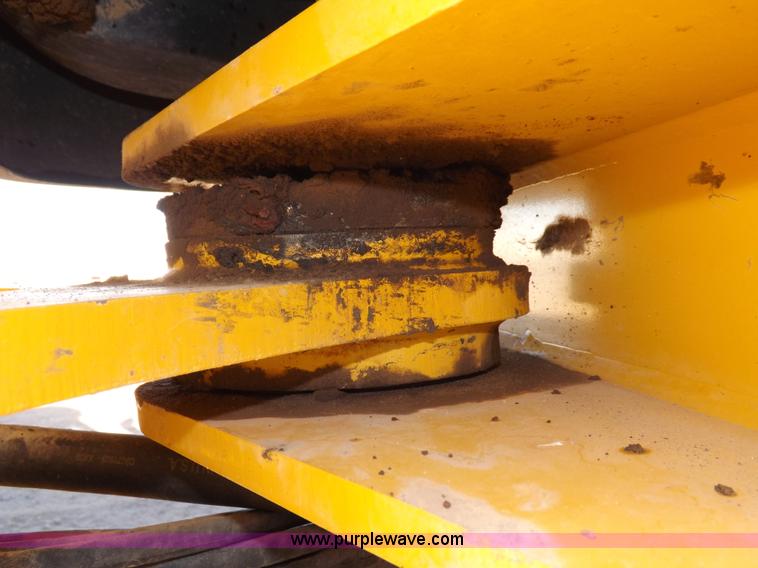 image for item F6417 John Deere 644J loader