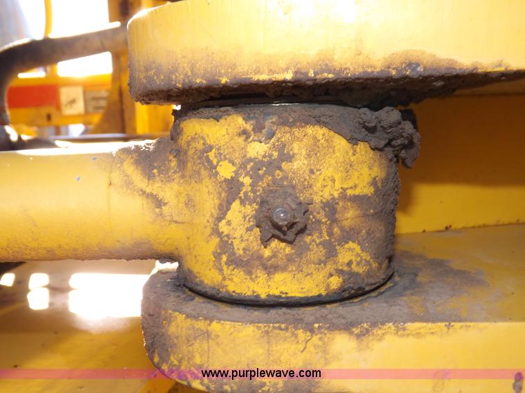 image for item F6417 John Deere 644J loader