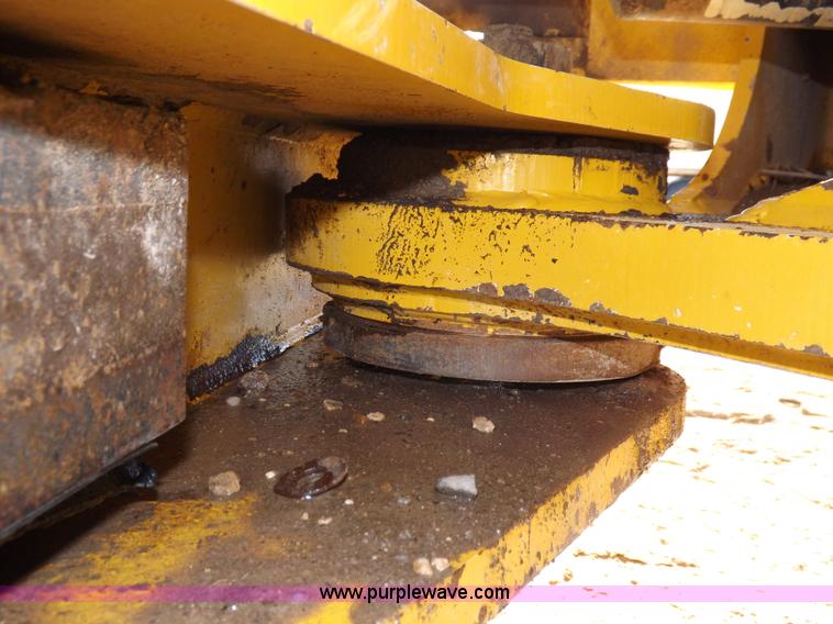 image for item F6417 John Deere 644J loader