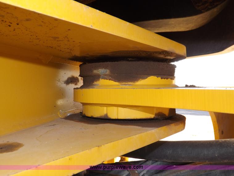 image for item F6417 John Deere 644J loader