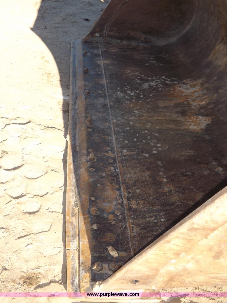 image for item F6417 John Deere 644J loader