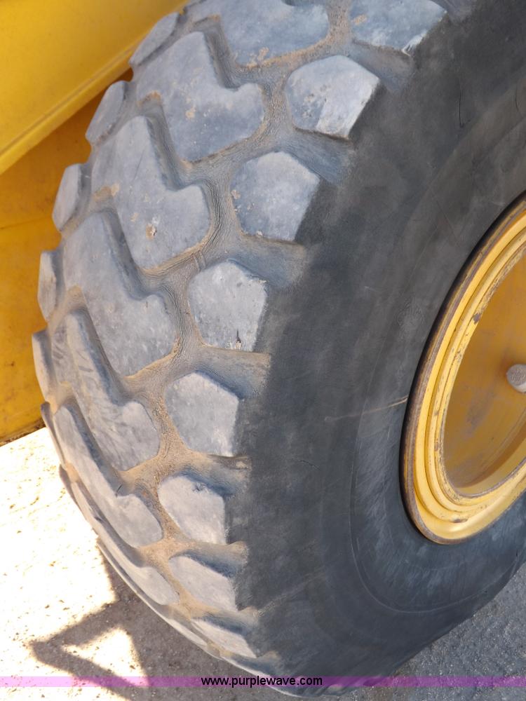 image for item F6417 John Deere 644J loader