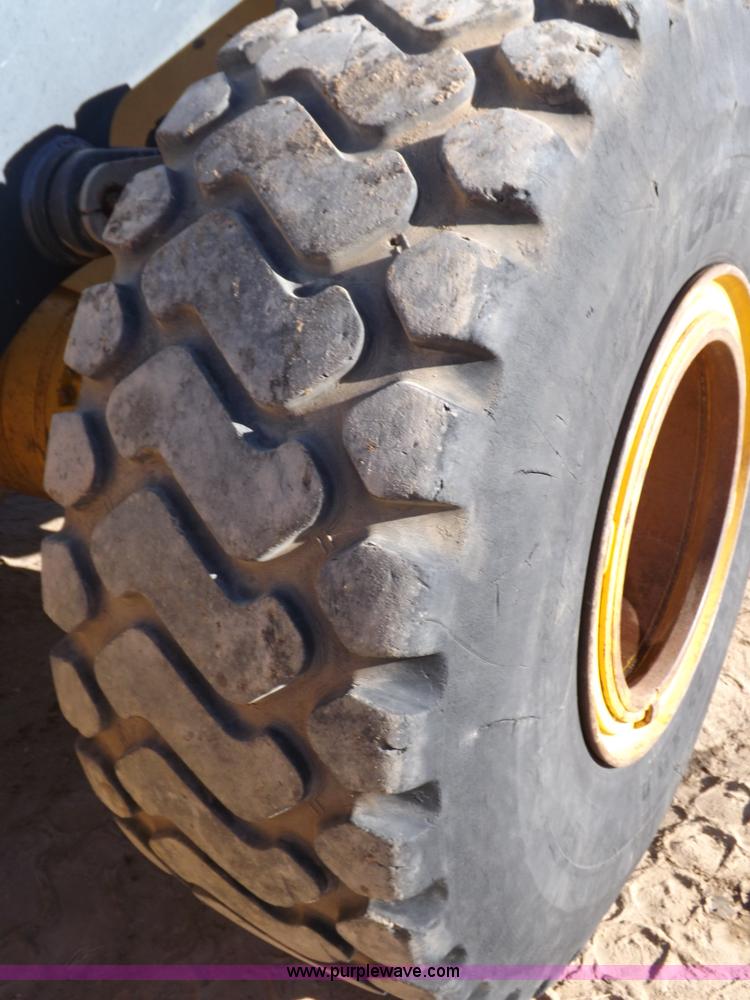 image for item F6417 John Deere 644J loader