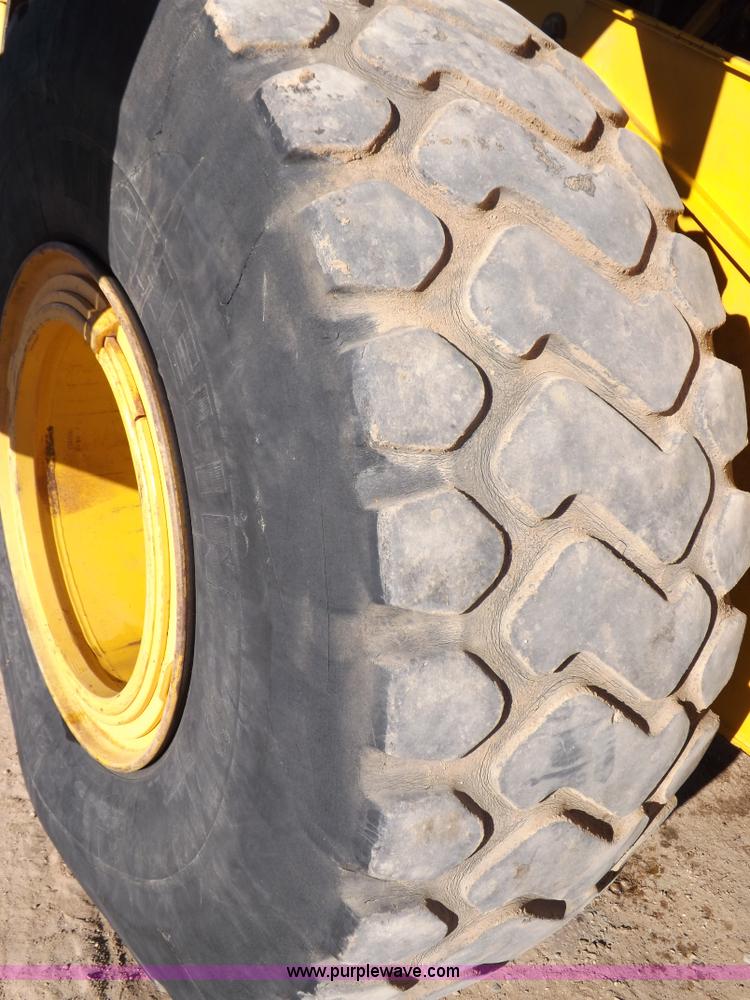 image for item F6417 John Deere 644J loader