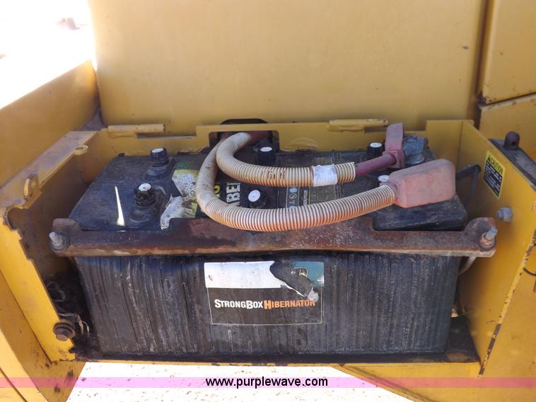 image for item F6417 John Deere 644J loader