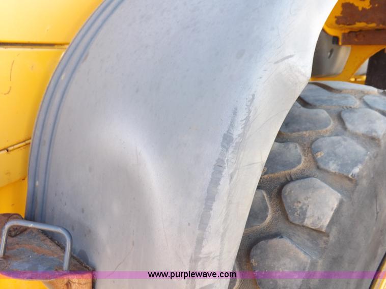 image for item F6417 John Deere 644J loader