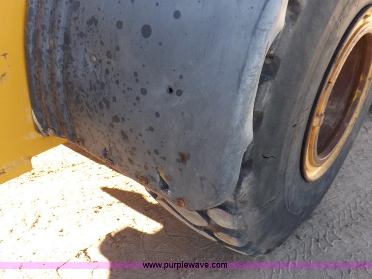 image for item F6417 John Deere 644J loader