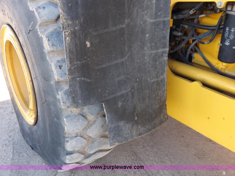 image for item F6417 John Deere 644J loader