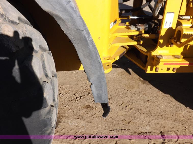 image for item F6417 John Deere 644J loader