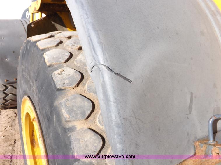 image for item F6417 John Deere 644J loader