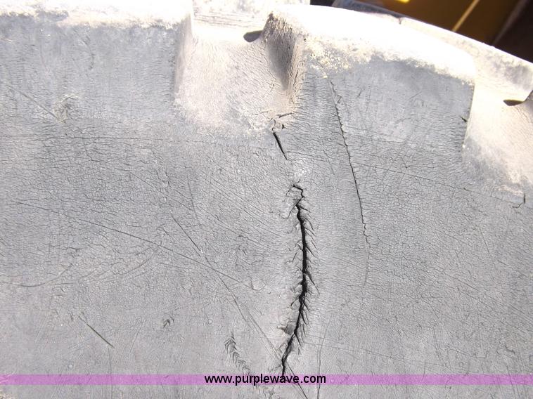 image for item F6417 John Deere 644J loader