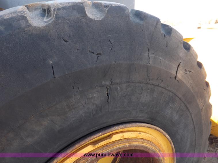 image for item F6417 John Deere 644J loader