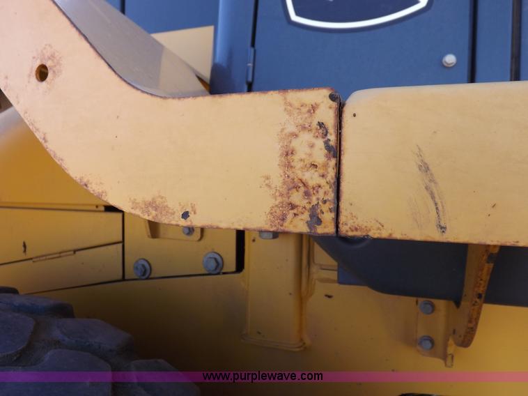 image for item F6417 John Deere 644J loader