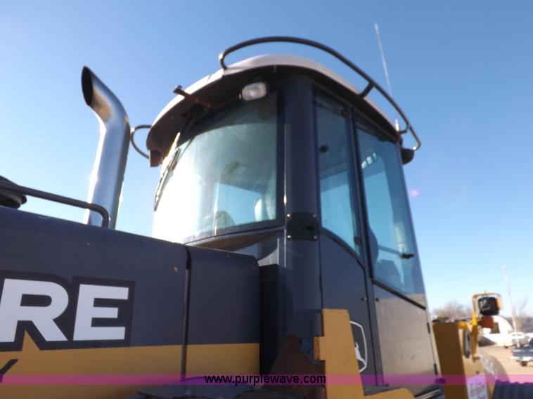 image for item F6417 John Deere 644J loader